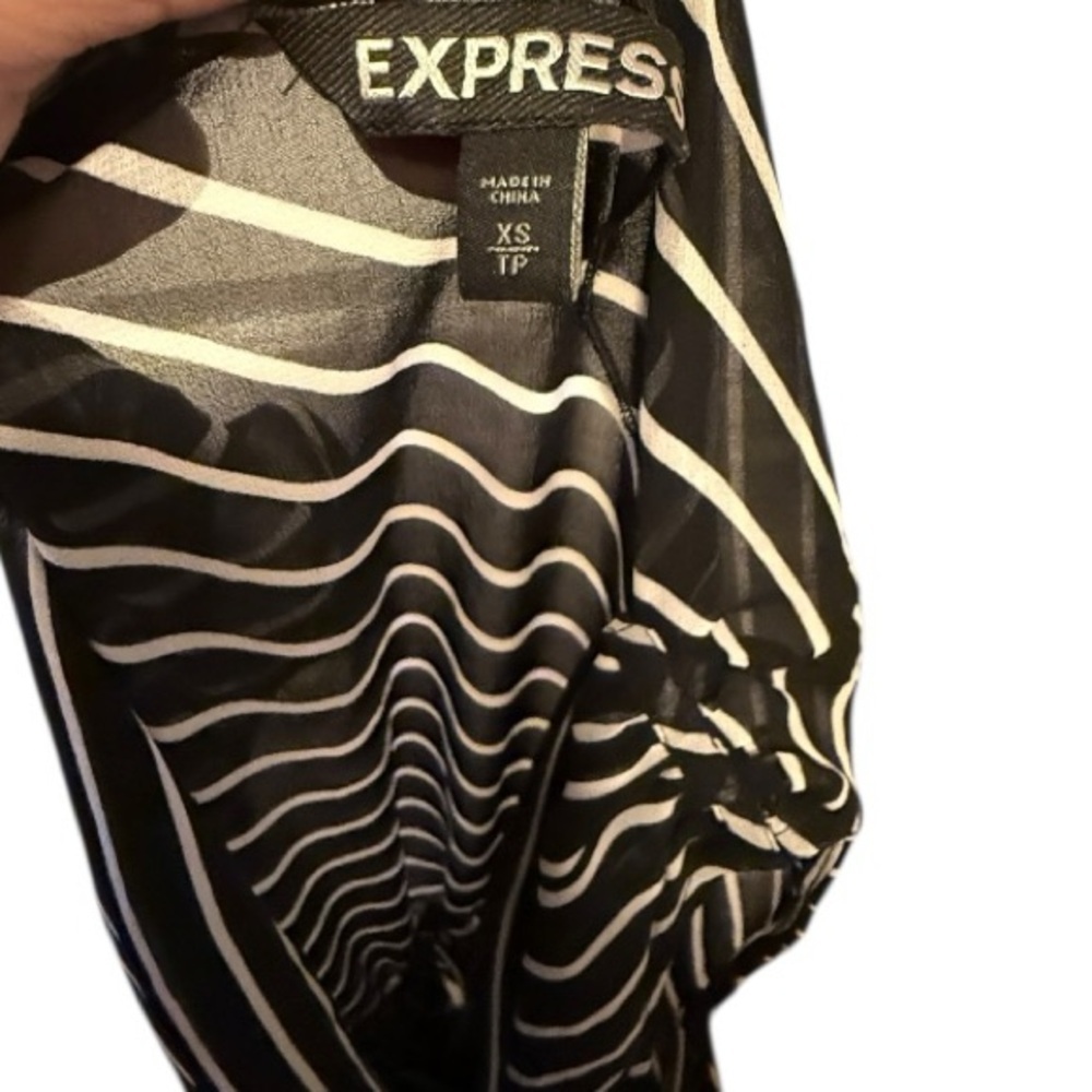 Express Top - Picture 5 of 6